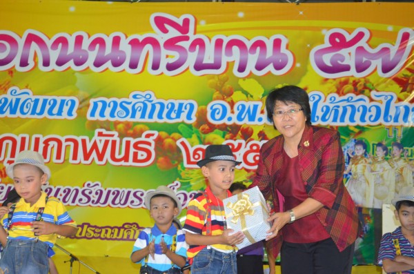 2557-2-28 วันดอกนนทรีบาน (93).JPG